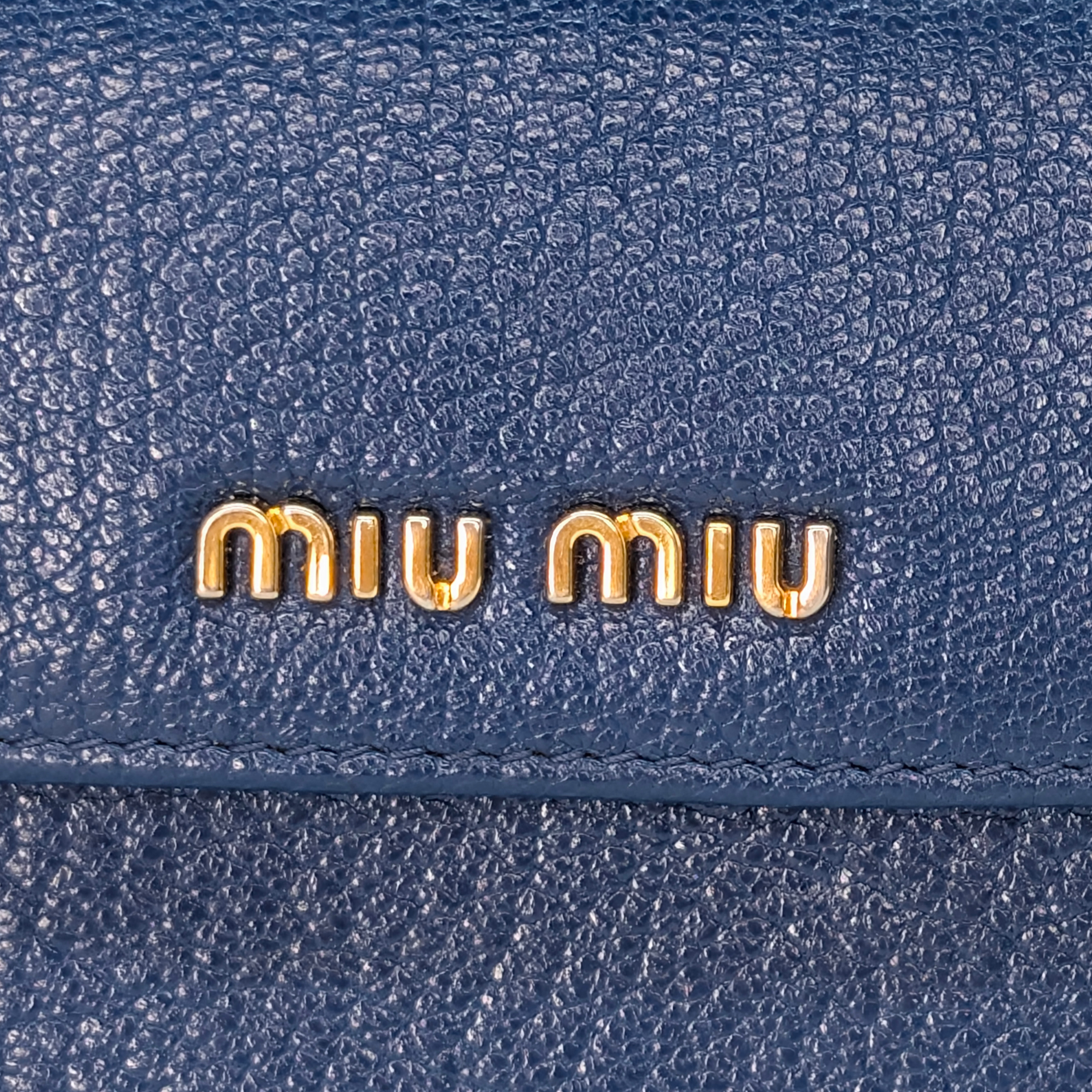 Miu Miu Madras Flap Long Wallet من الجلد باللون الأزرق