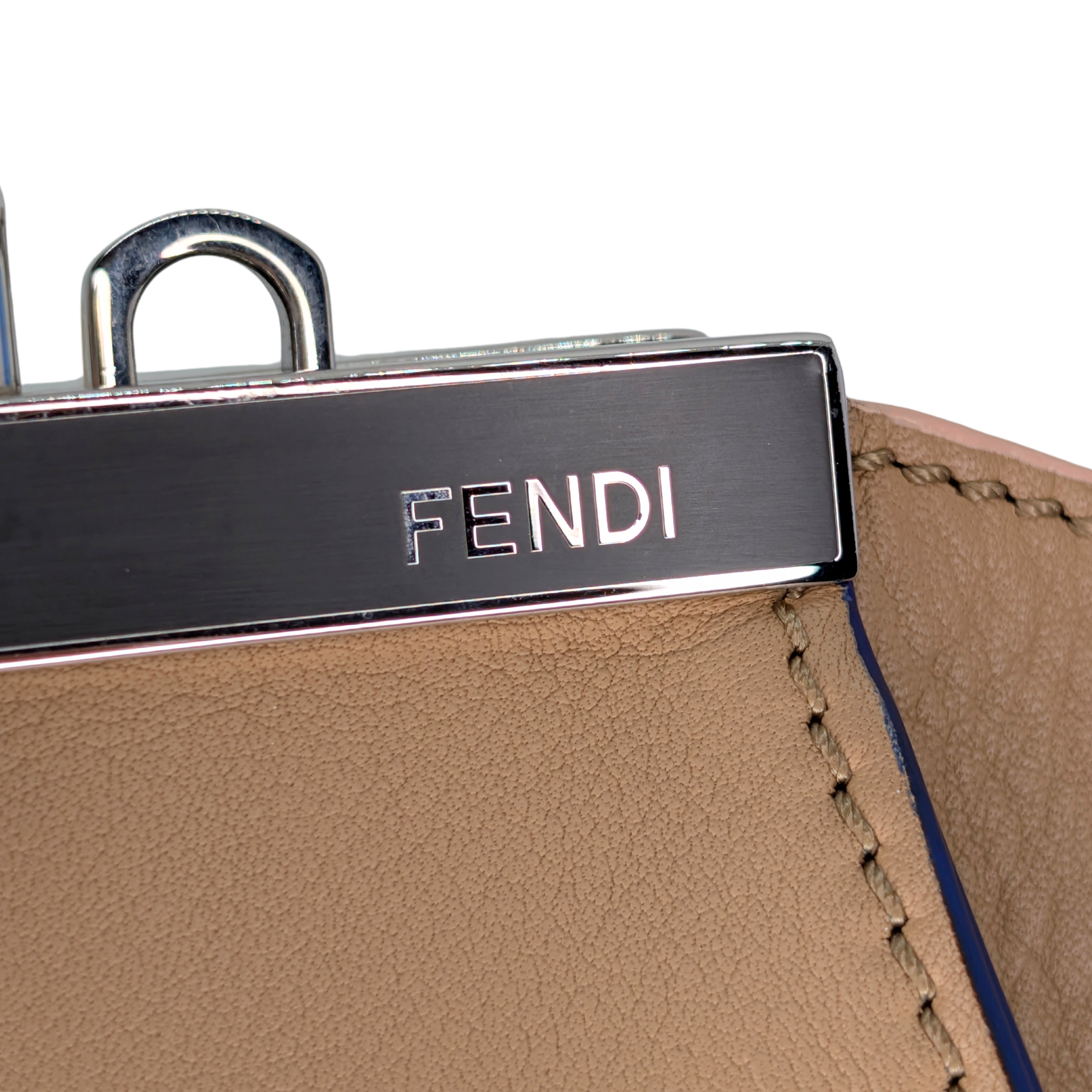 حقيبة فندي 3جورز توت من الجلد باللون الكاميل البيج