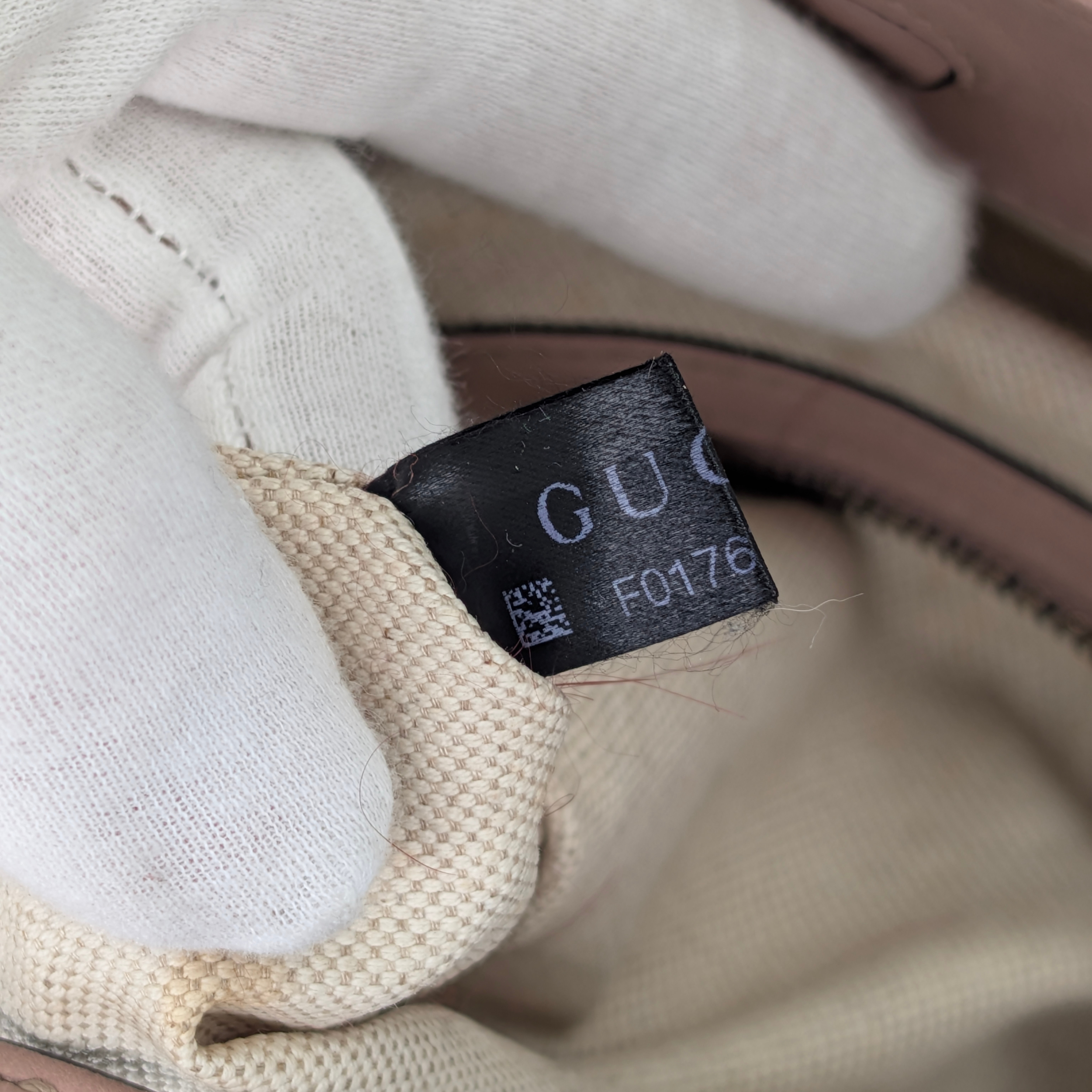 Gucci Bree convertible top handle باللون الوردي