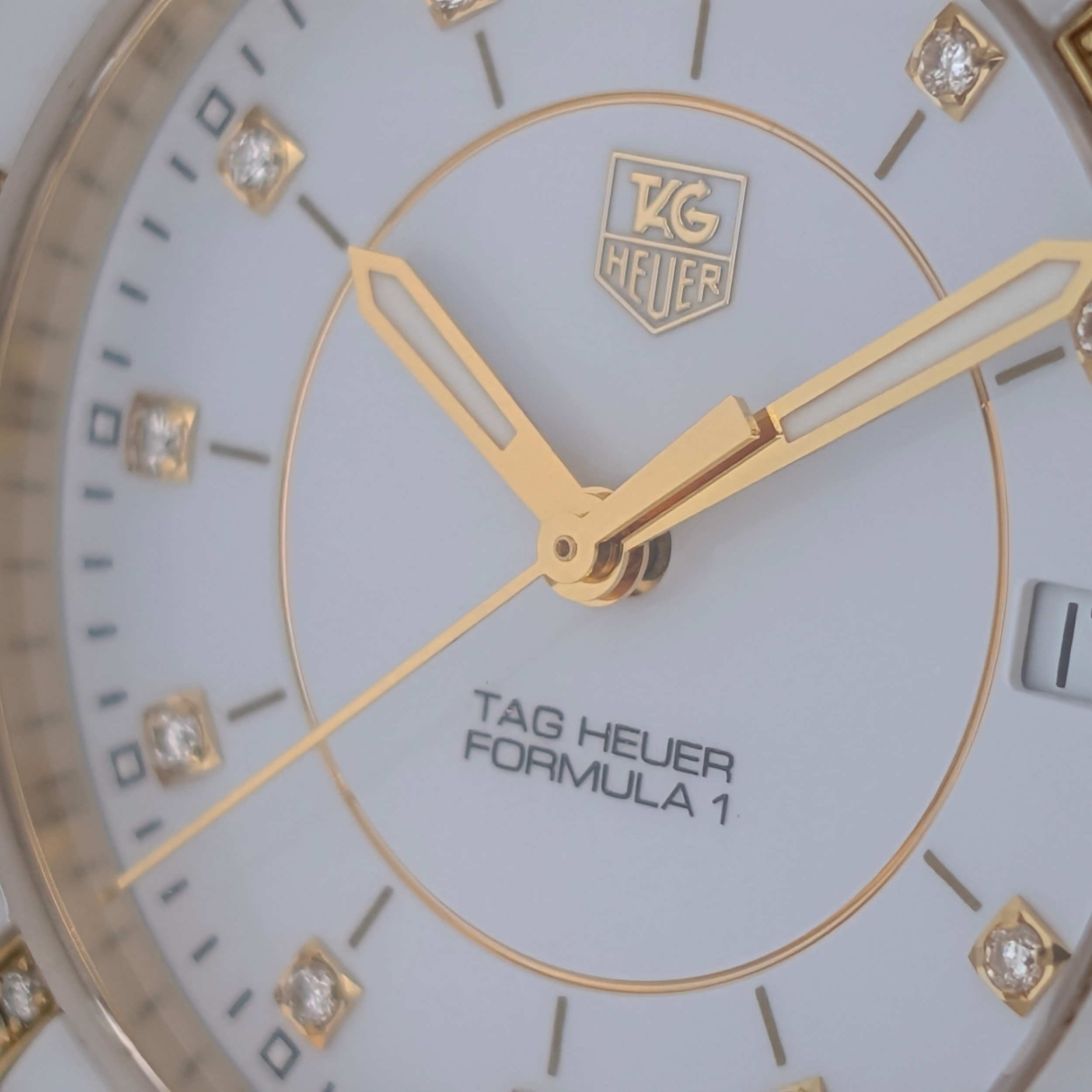ساعة TAG Heuer Formula 1 Ceramic Diamond WAH1221 بيضاء 37 ملم