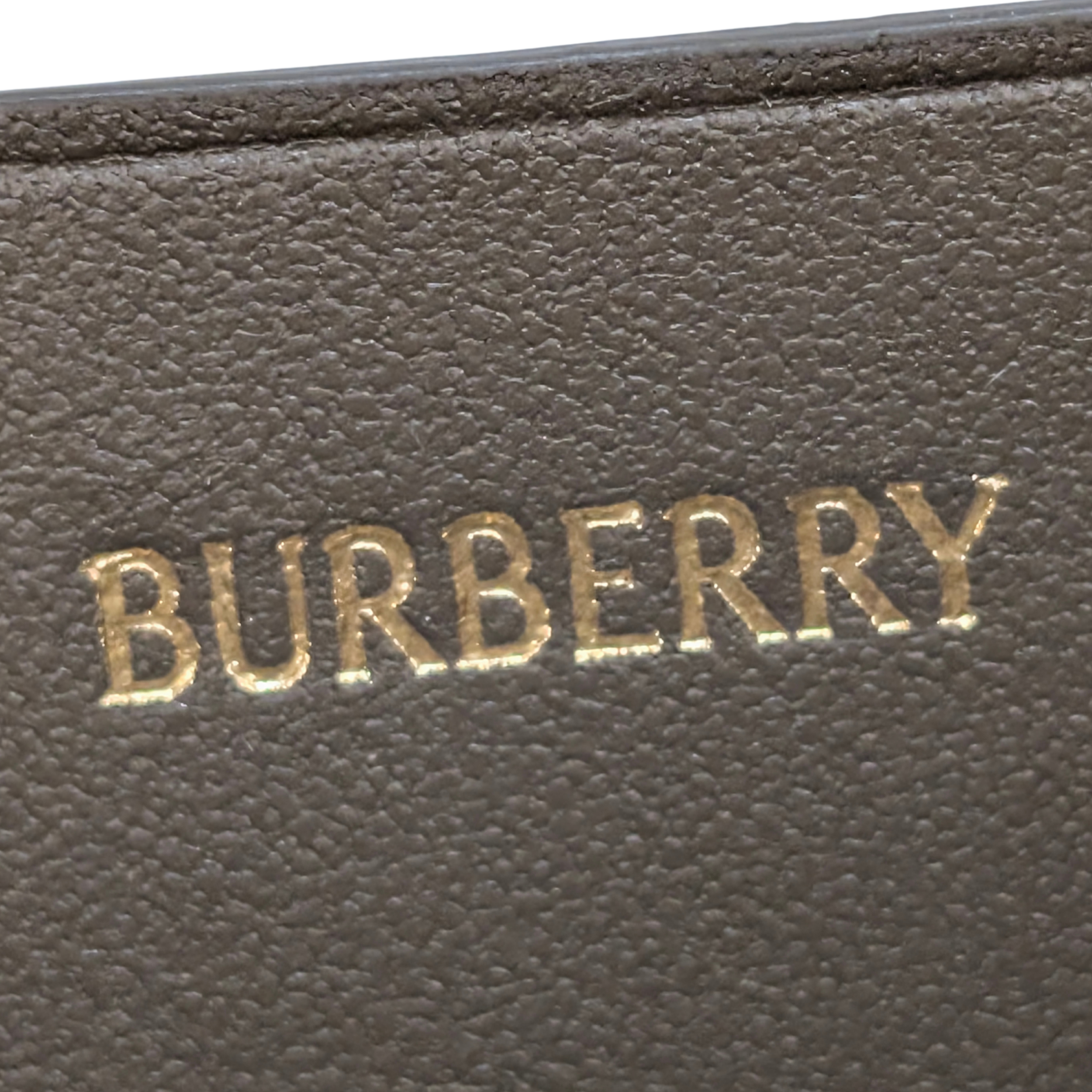 حقيبة كتف بربري سوبر نوفا تشيك صغيرة.