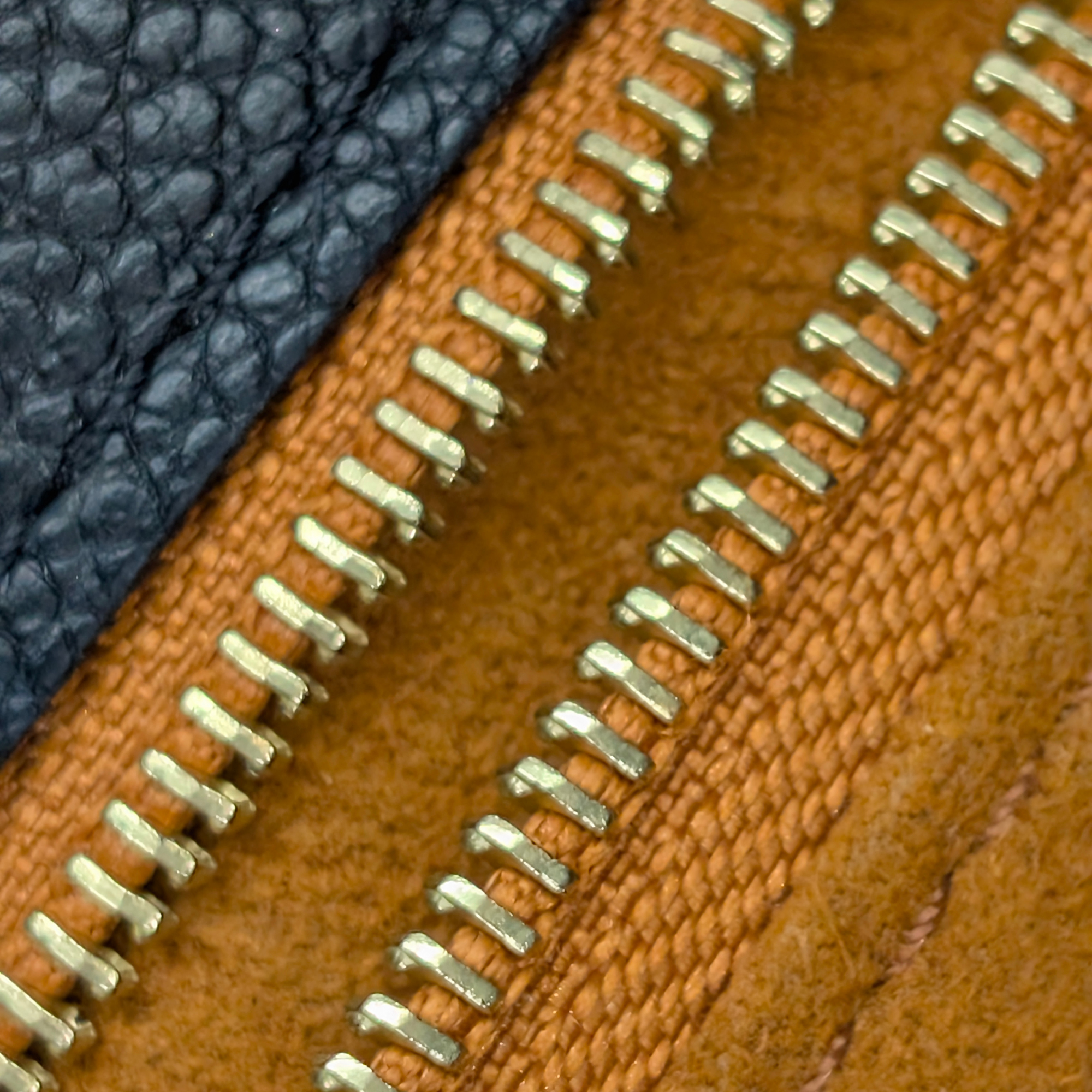 Louis Vuitton Onthego MM جلد أمبرينت أسود