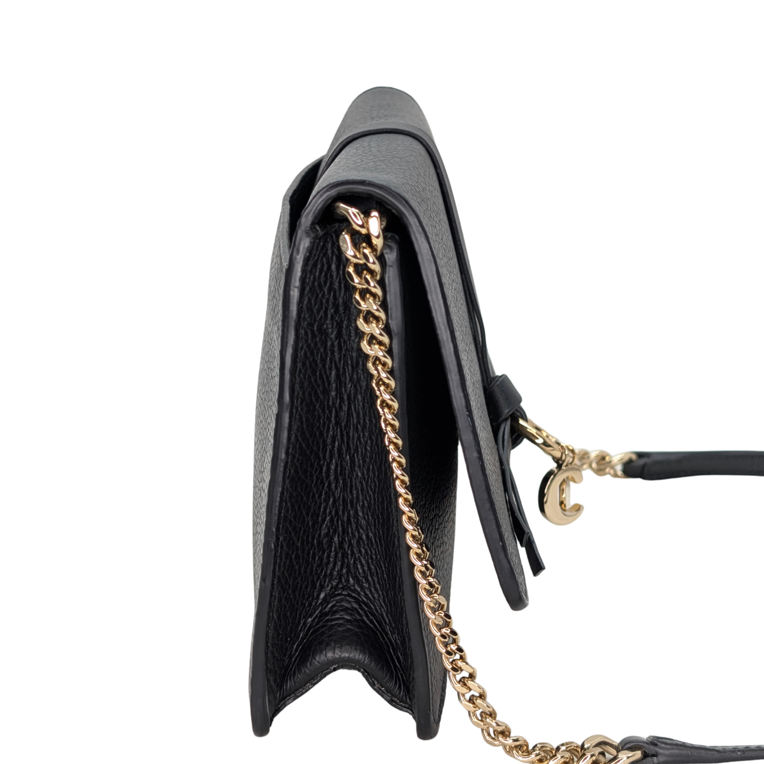 حقيبة كلاتش جلد سوداء بسلسلة بحروف Chloé