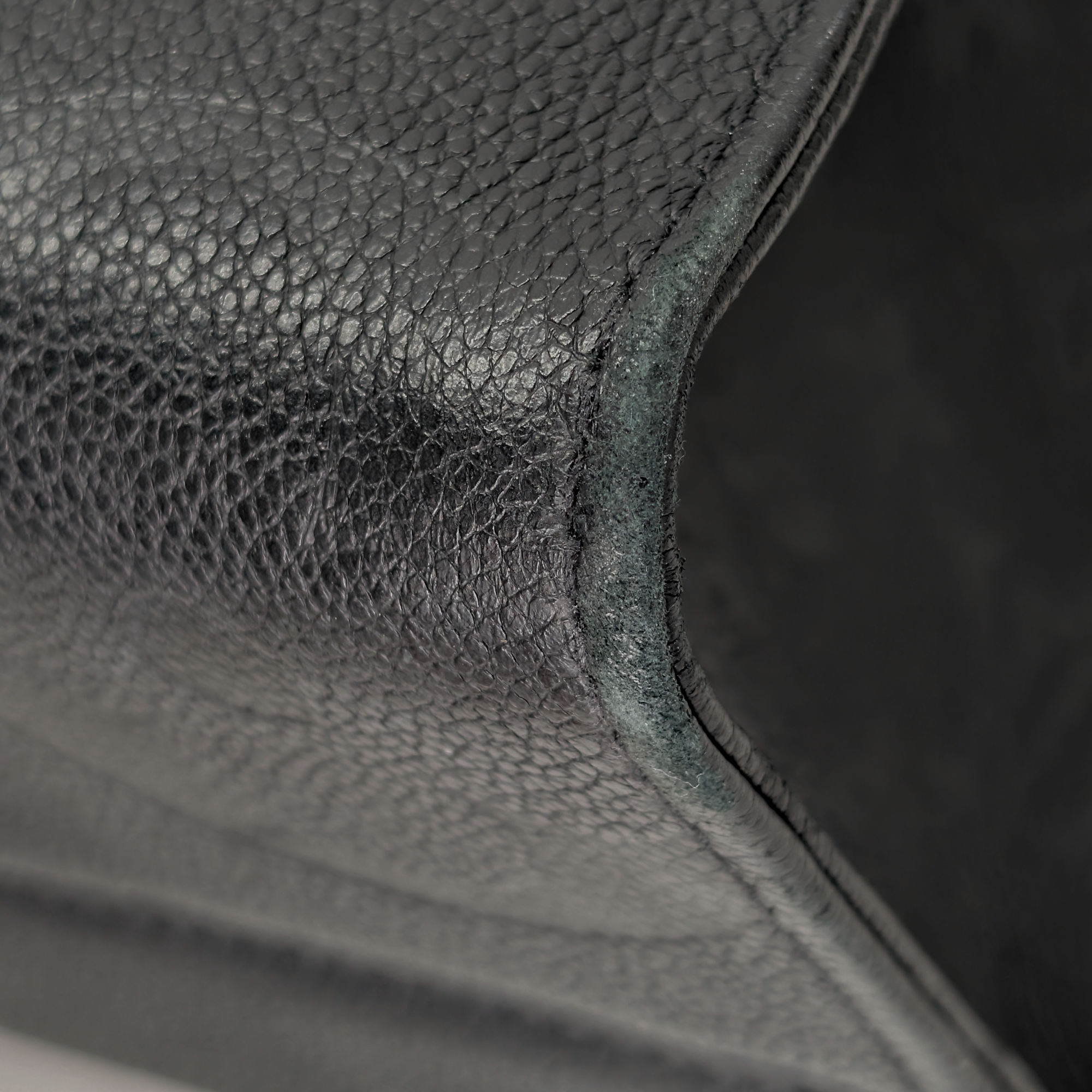 Louis Vuitton Onthego MM جلد أمبرينت أسود