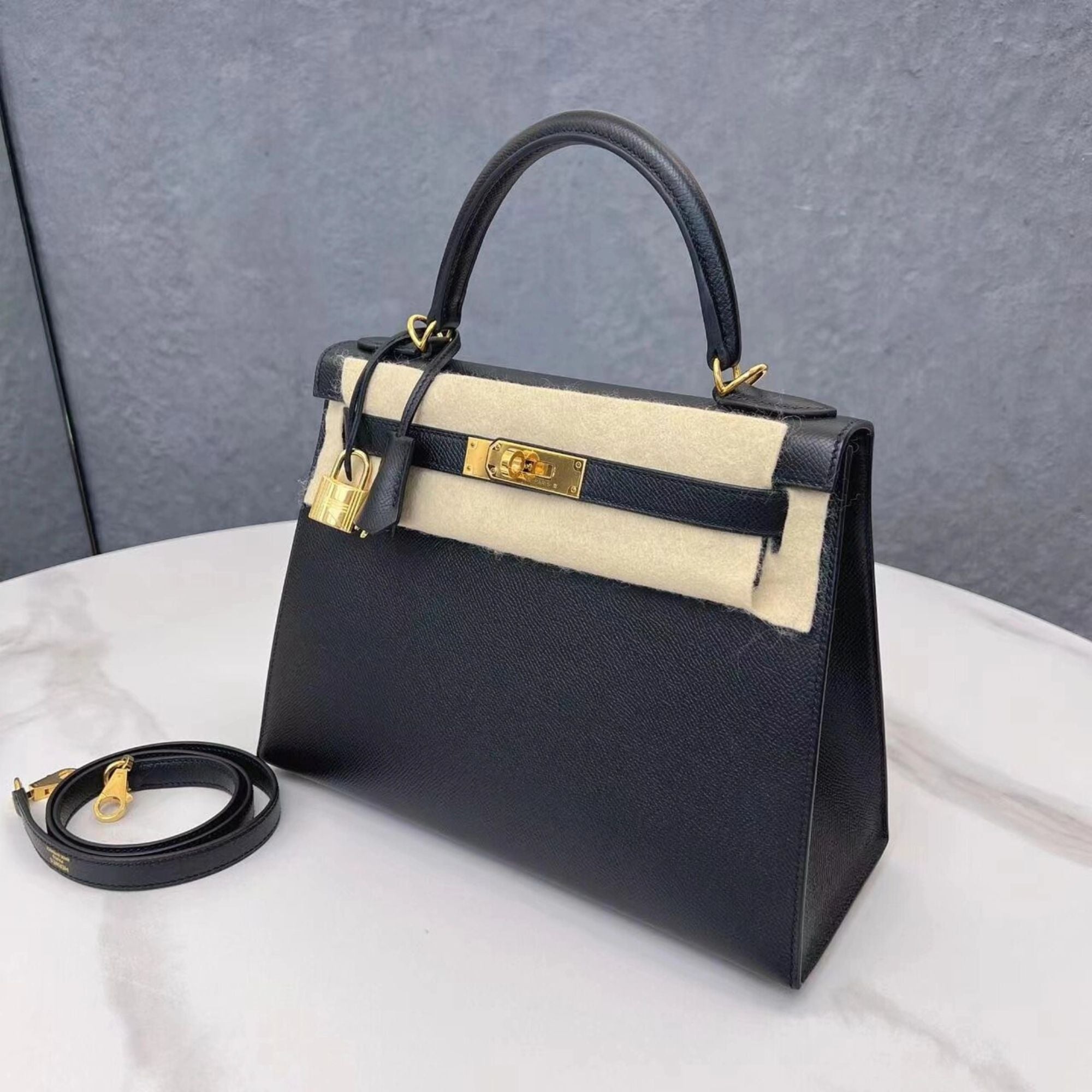Hermès Kelly bag for size and style comparison