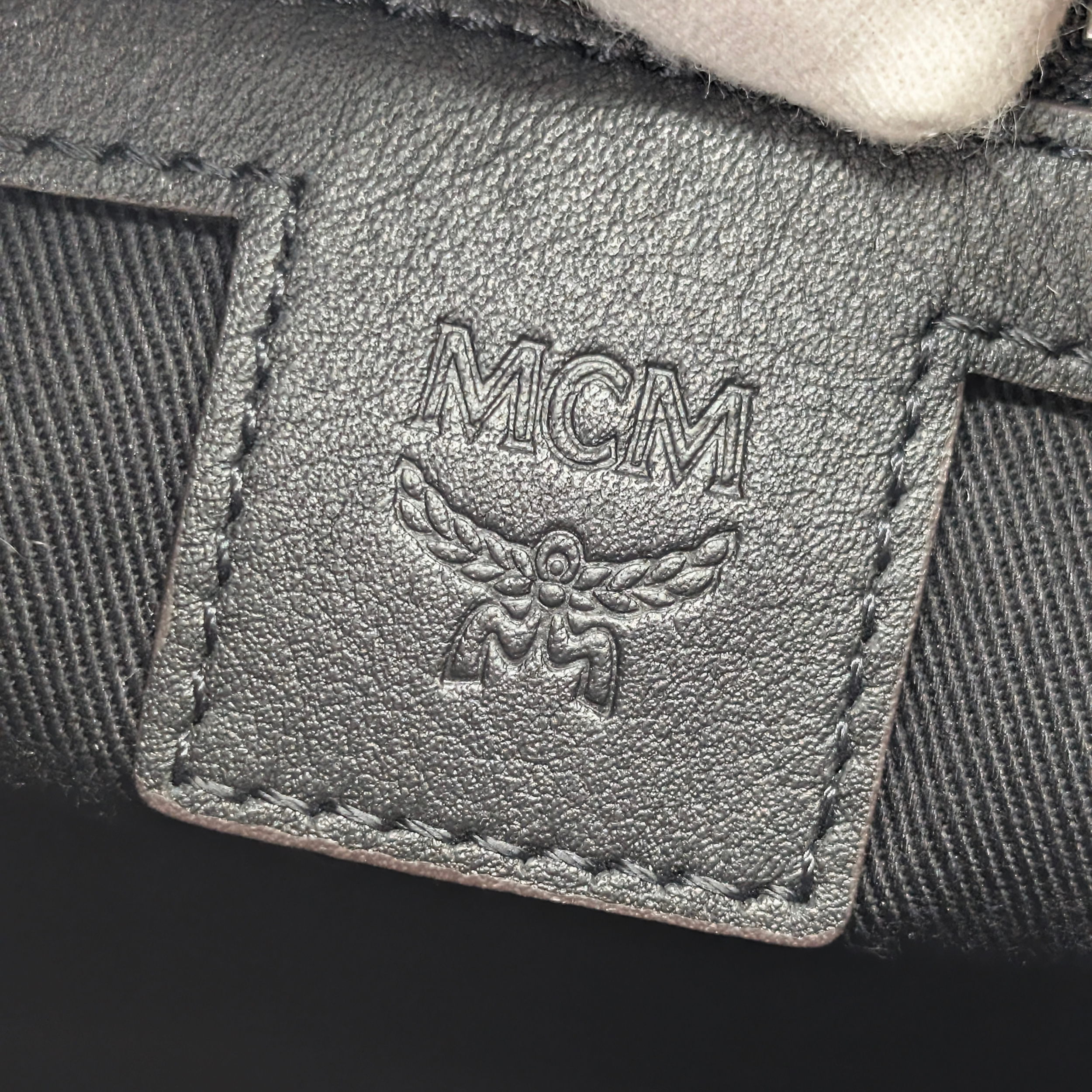 حقيبة كروس مربعة MCM 1976