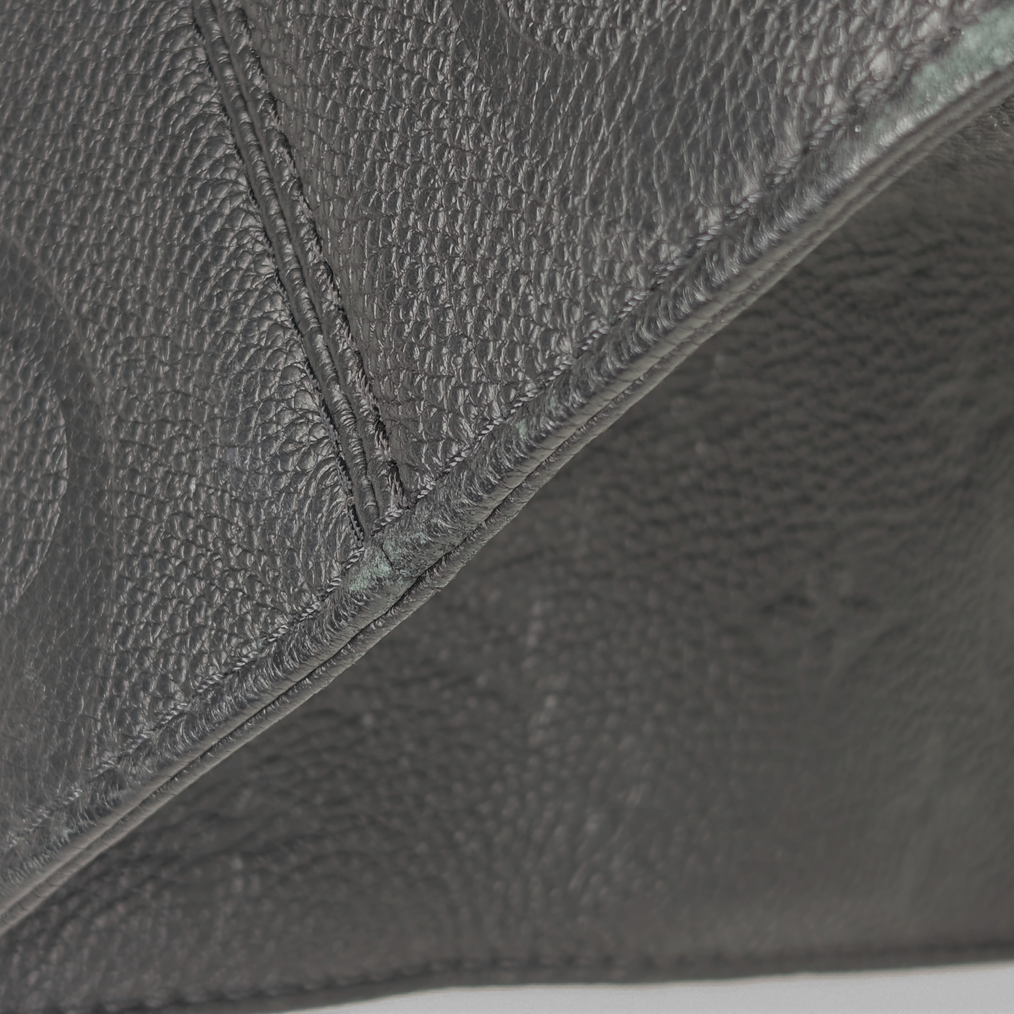Louis Vuitton Onthego MM جلد أمبرينت أسود