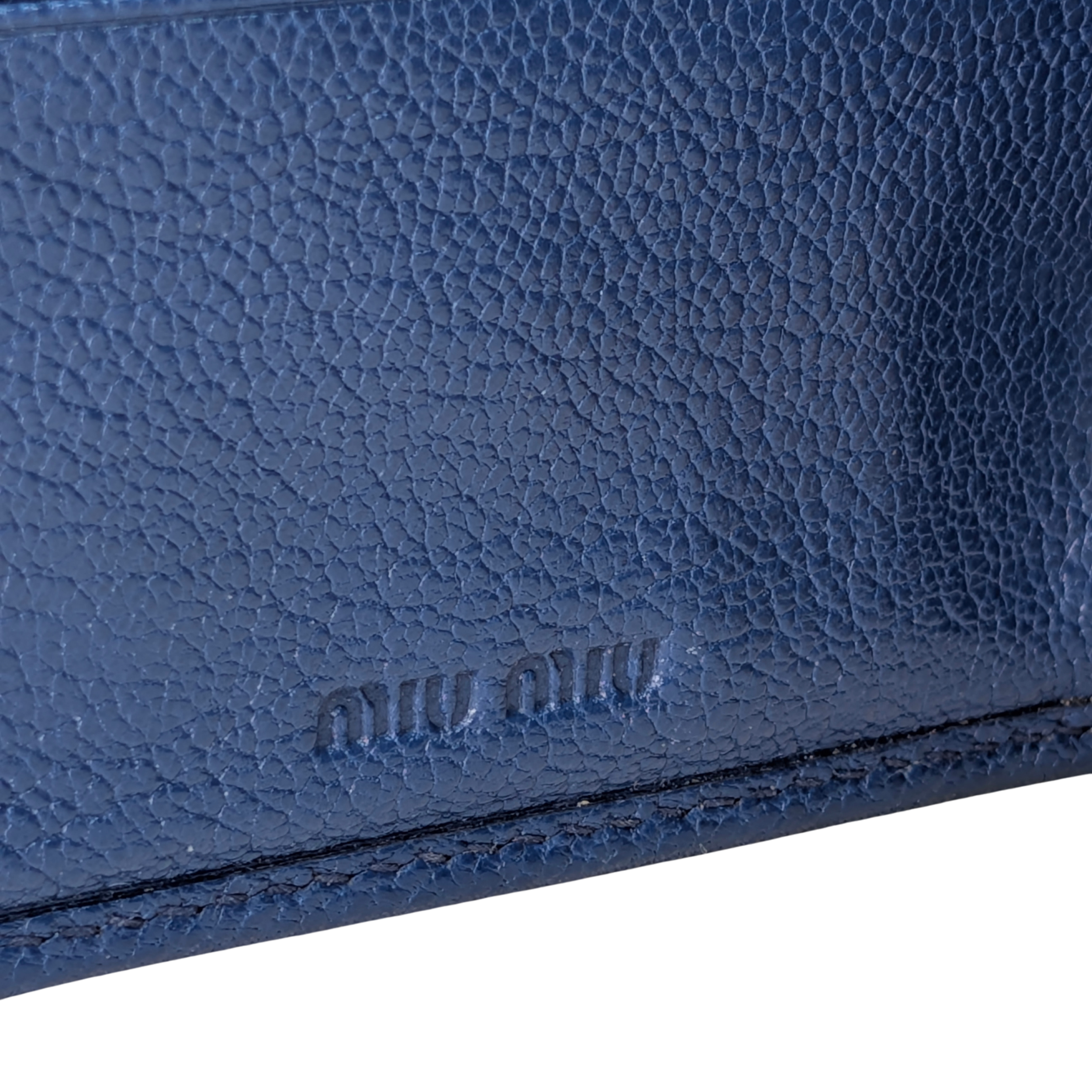 Miu Miu Madras Flap Long Wallet من الجلد باللون الأزرق
