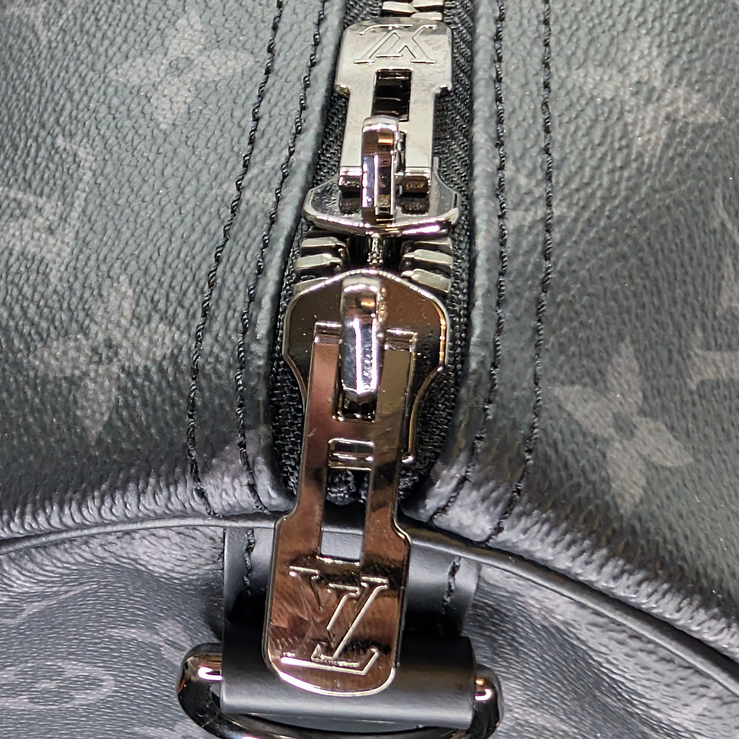 Louis Vuitton Keepall Bandoulière 55 Monogram Eclipse فحمي أسود