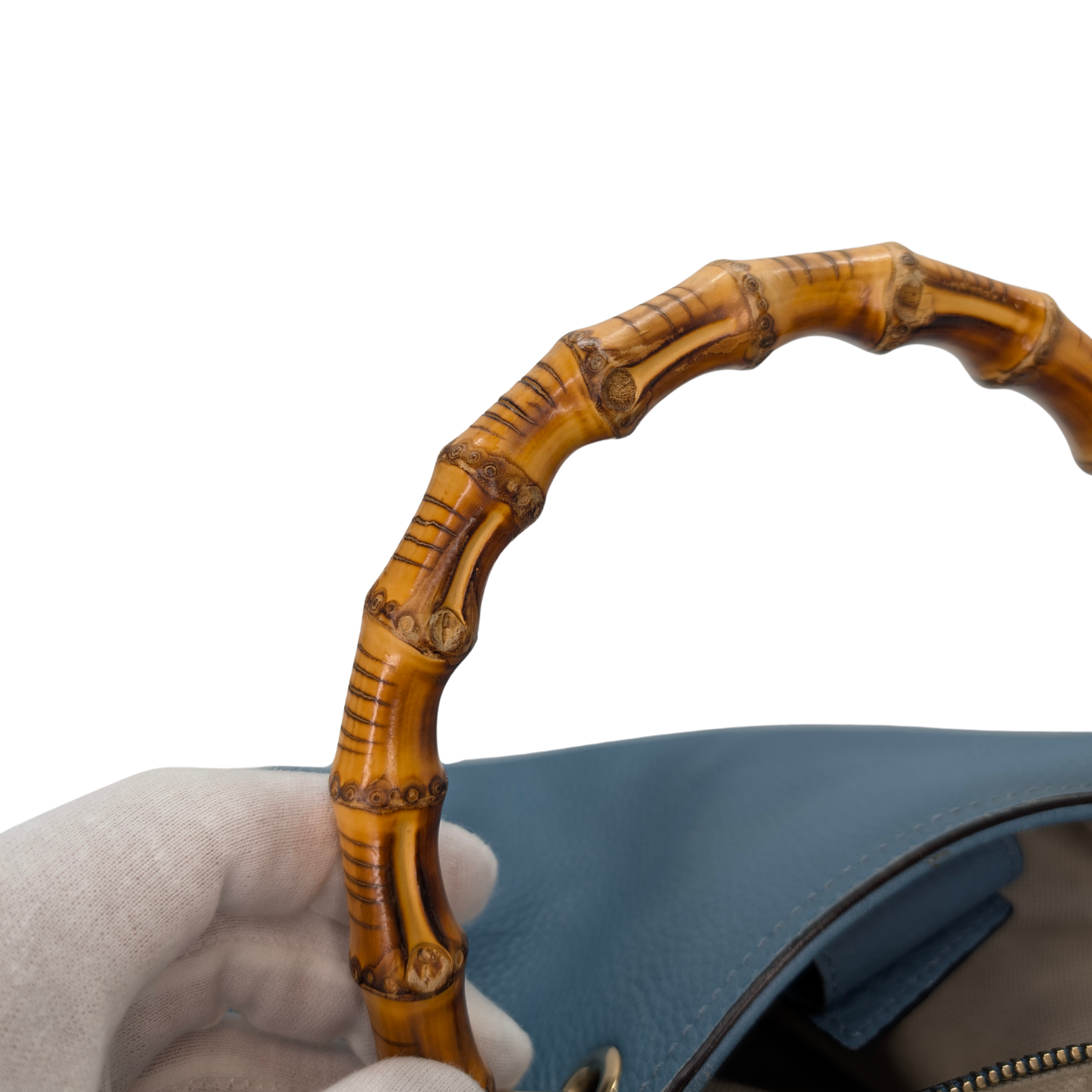 حقيبة يد غوتشي بامبو شوبّر كبيرة باللون الأزرق الفاتح