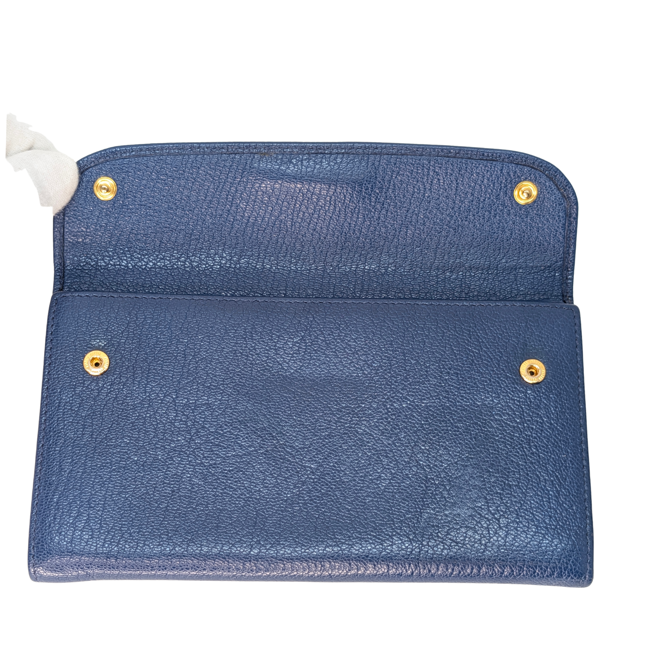 Miu Miu Madras Flap Long Wallet من الجلد باللون الأزرق