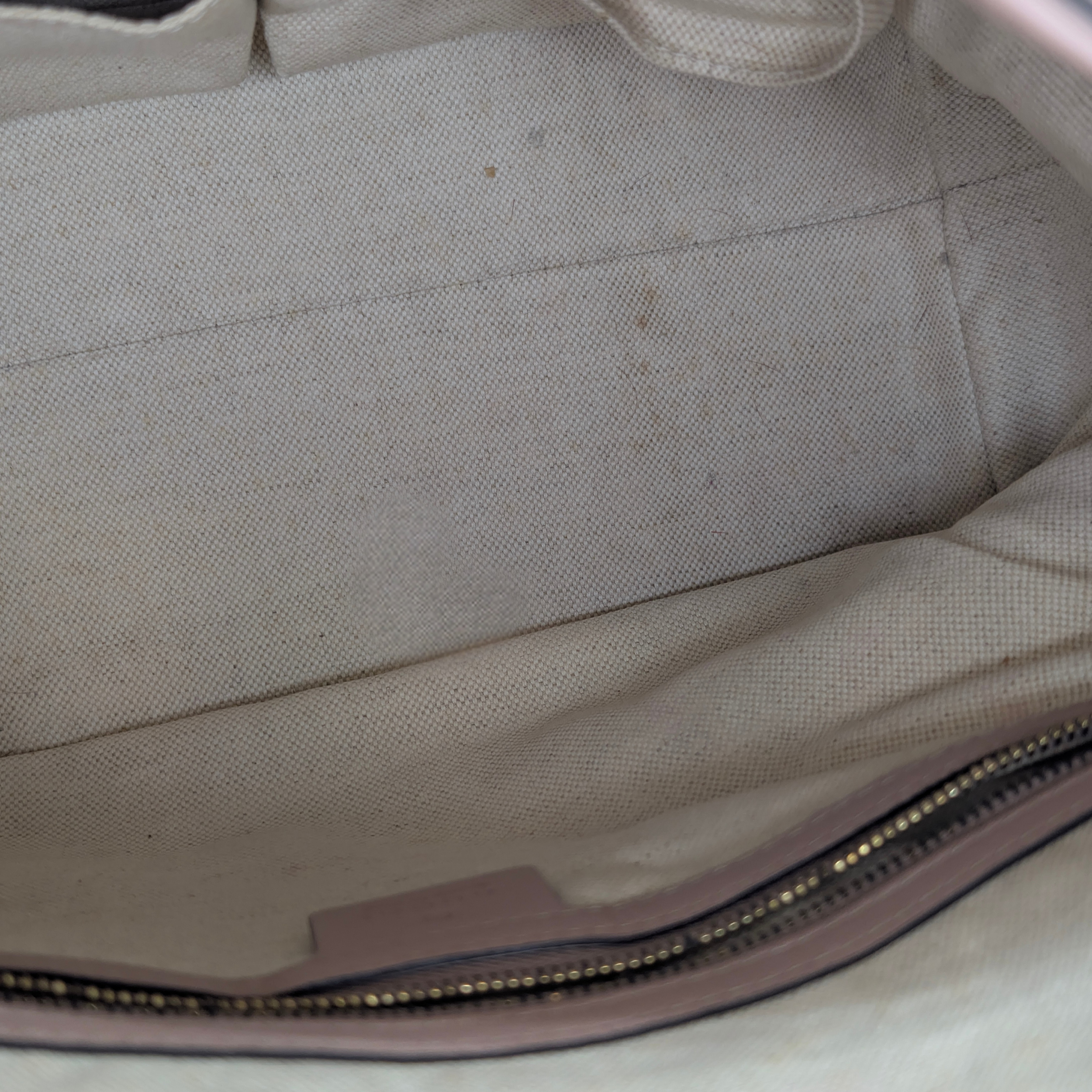 Gucci Bree convertible top handle باللون الوردي