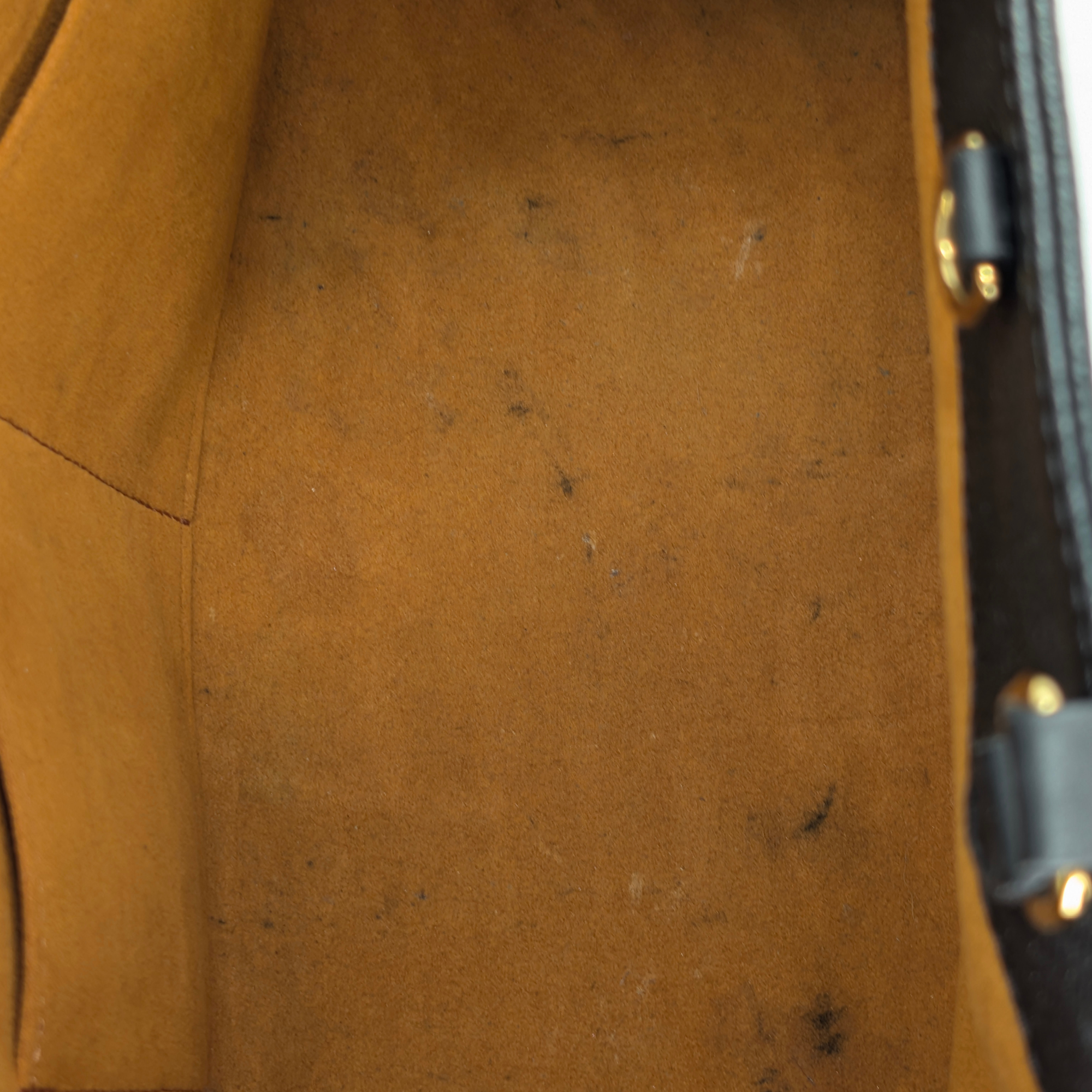 Louis Vuitton Onthego MM جلد أمبرينت أسود