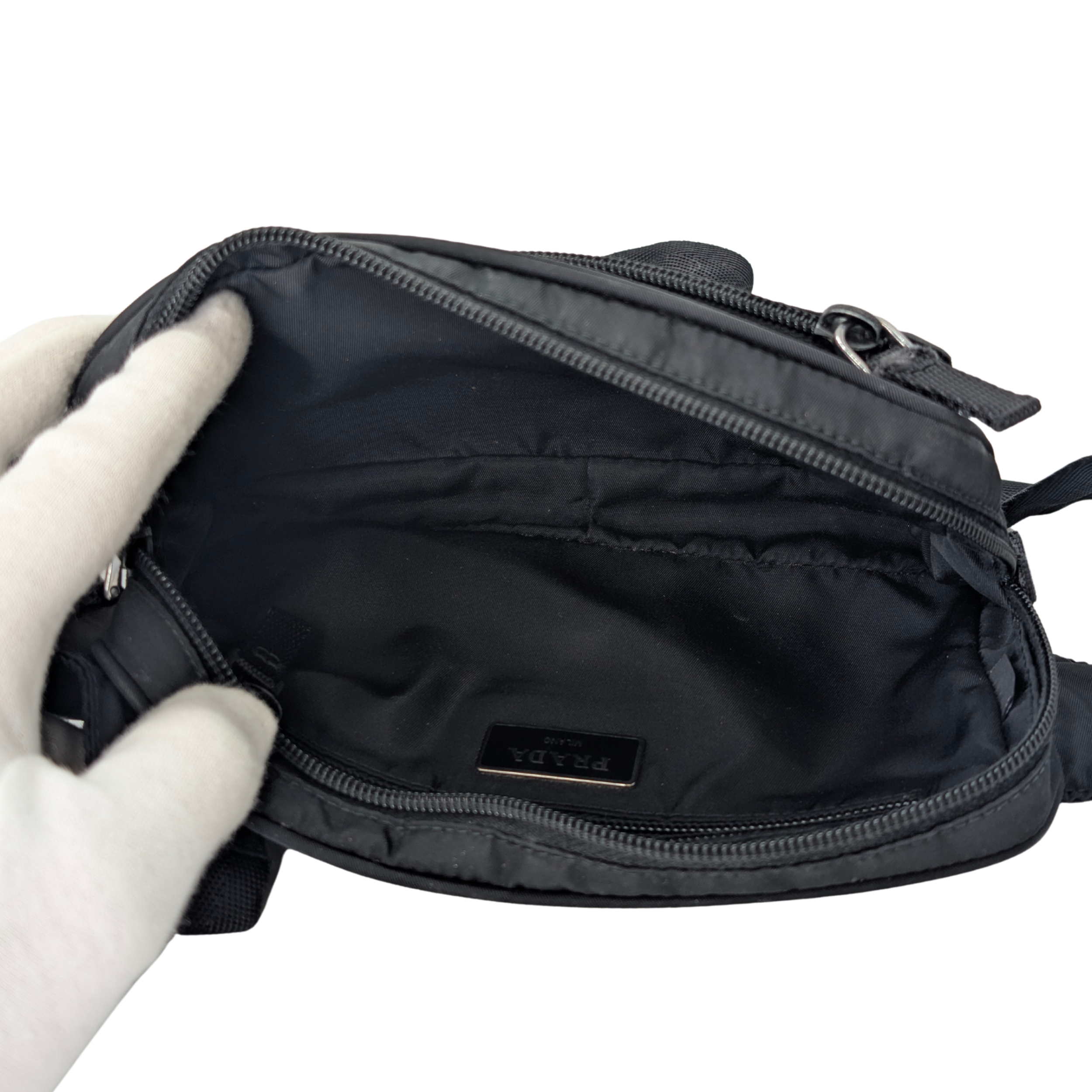 حقيبة خصر Re-Nylon من برادا باللون الأسود