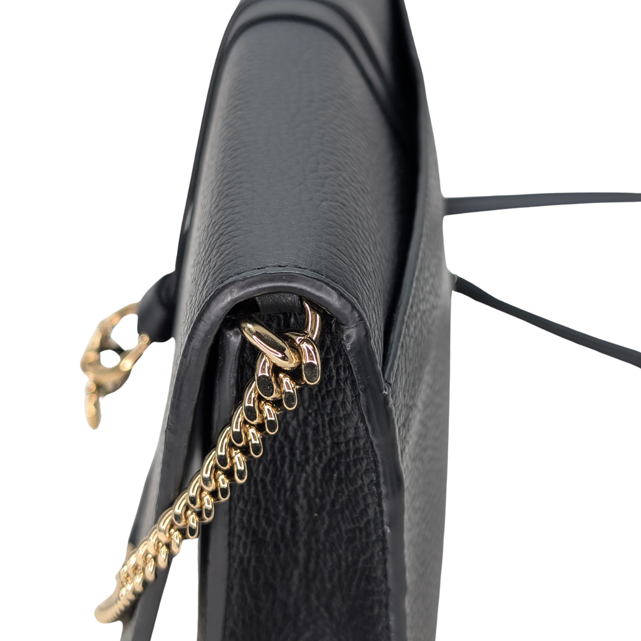 حقيبة كلاتش جلد سوداء بسلسلة بحروف Chloé