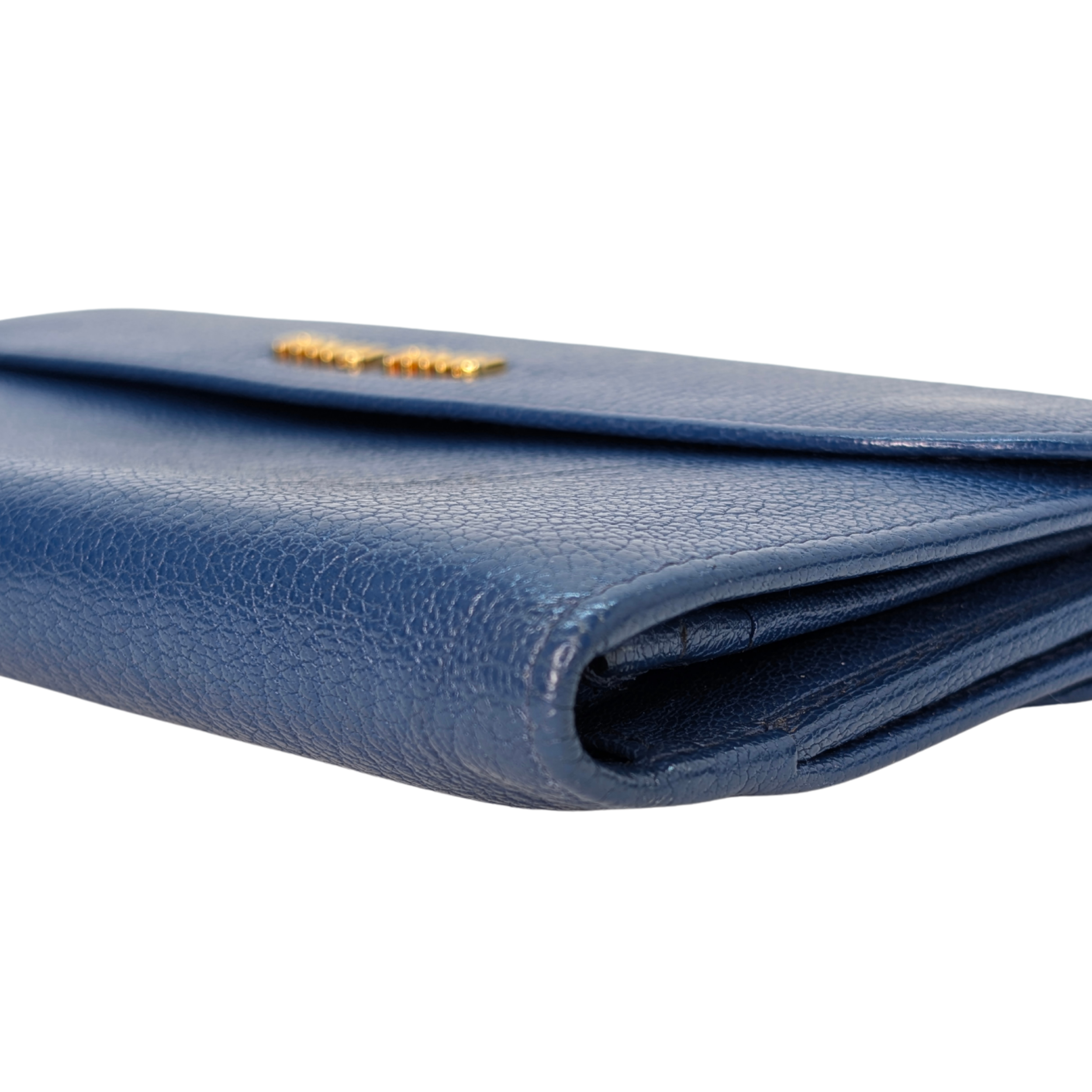Miu Miu Madras Flap Long Wallet من الجلد باللون الأزرق